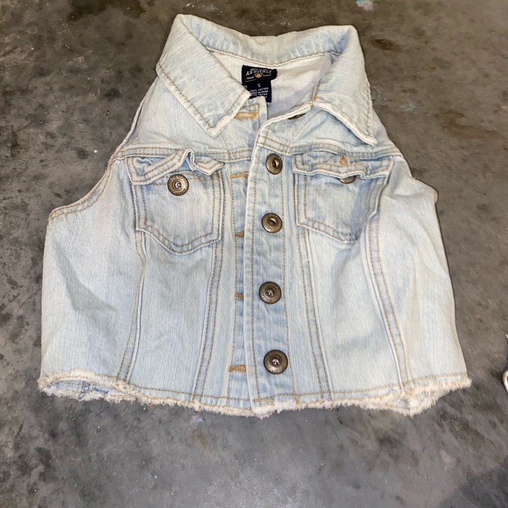 ⭐️Crop top Jean jacket/shirt⭐️
